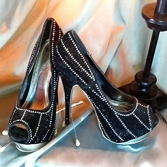 Size 8 Mascotte Chrome bottom black and silver sequin heels - Picture 2 of 7